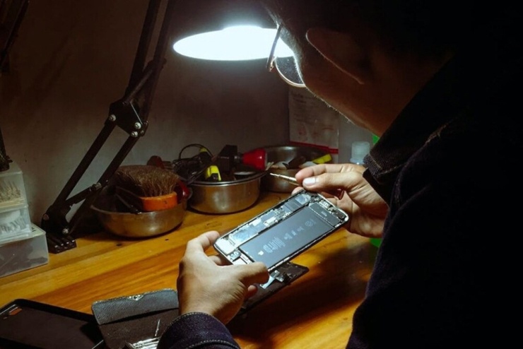 Quy định mới của Liên minh Châu Âu có thể làm thay đổi thiết kế điện thoại tương lai?