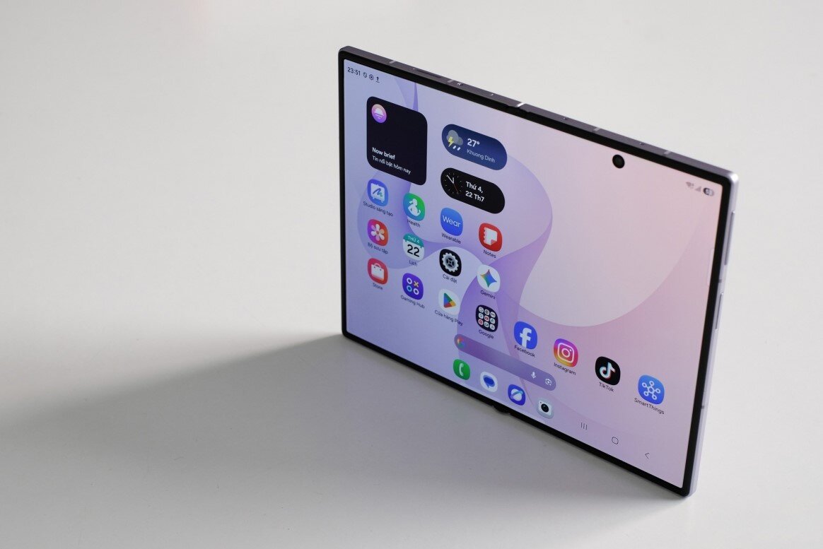 Samsung Galaxy Z Fold8.