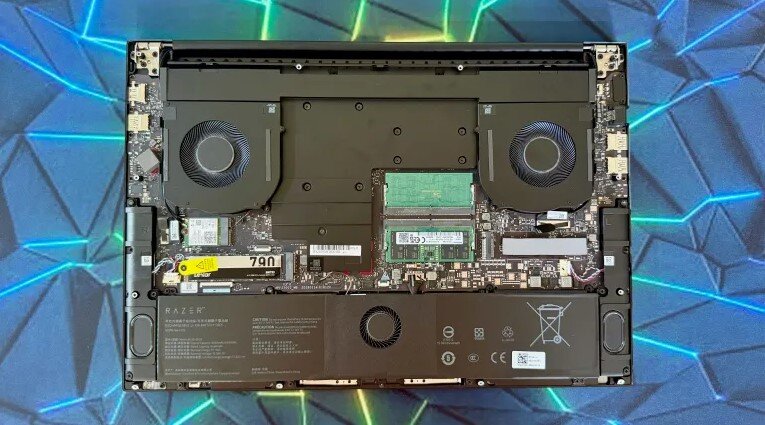 Bên trong Razer Blade 18.