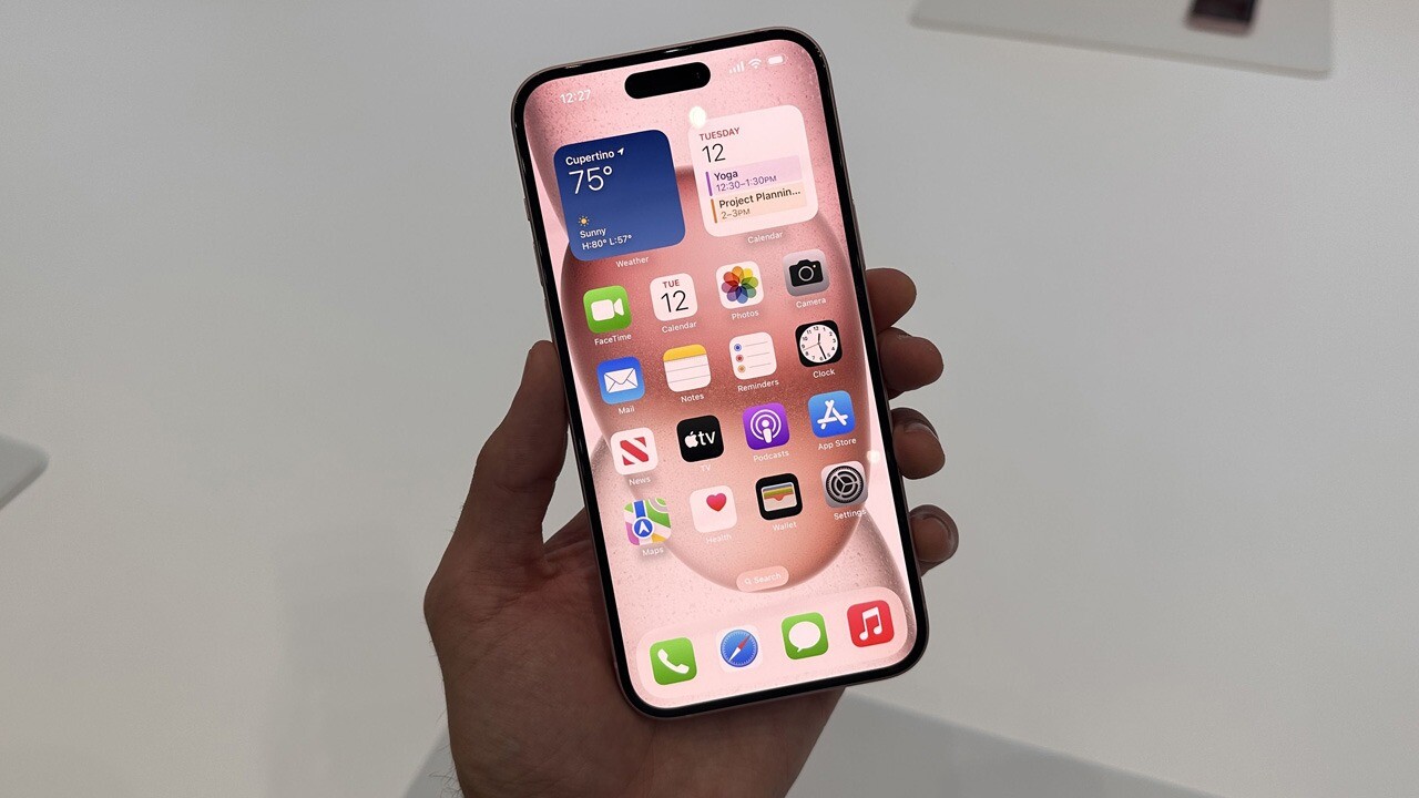 iPhone cũ tầm giá 10 triệu đồng đáng mua với màn Dynamic Island, cổng USB-C - 3