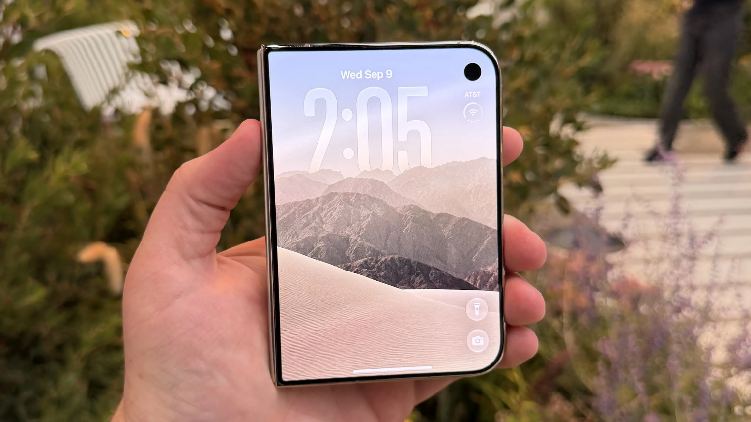 Màn hình ngoài của iPhone Duo.