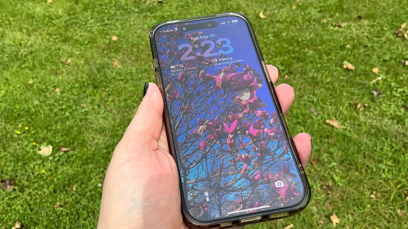 Máy có màn hình 6,3 inch.