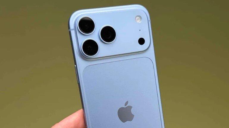 Camera sau của iPhone 18 Pro Max (trái) và&nbsp;iPhone 14 Pro Max (phải).