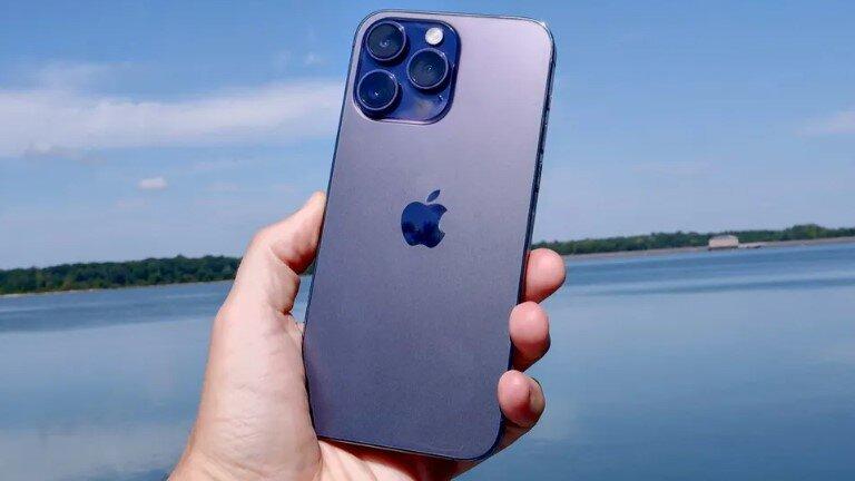 Camera sau của iPhone 18 Pro Max (trái) và&nbsp;iPhone 14 Pro Max (phải).