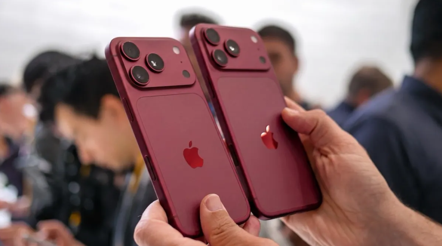 Ảnh concept cặp iPhone 18 Pro Max.