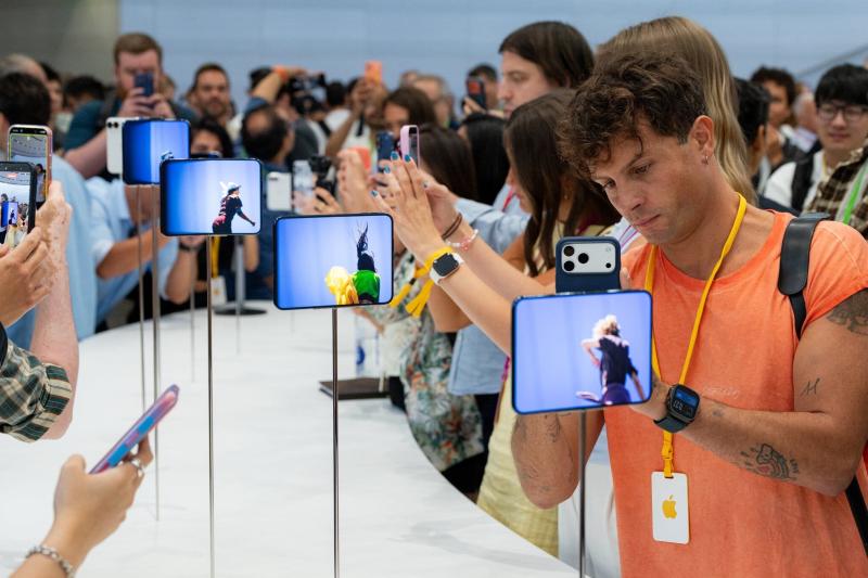 CEO Apple là ai, John Ternus là ai, CEO John Ternus, Tim Cook từ chức ảnh 3 CEO Apple là ai, John Ternus là ai, CEO John Ternus, Tim Cook từ chức ảnh 3
