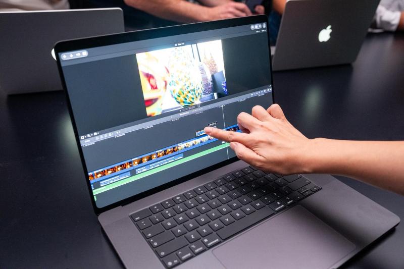 MacBook Pro PROLED XDR, MacBook Pro cảm ứng, laptop cảm ứng, Apple ra mắt MacBook ảnh 4 MacBook Pro PROLED XDR, MacBook Pro cảm ứng, laptop cảm ứng, Apple ra mắt MacBook ảnh 4