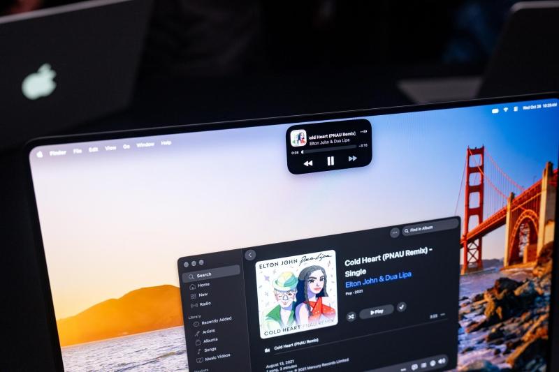 MacBook Pro PROLED XDR, MacBook Pro cảm ứng, laptop cảm ứng, Apple ra mắt MacBook ảnh 3 MacBook Pro PROLED XDR, MacBook Pro cảm ứng, laptop cảm ứng, Apple ra mắt MacBook ảnh 3