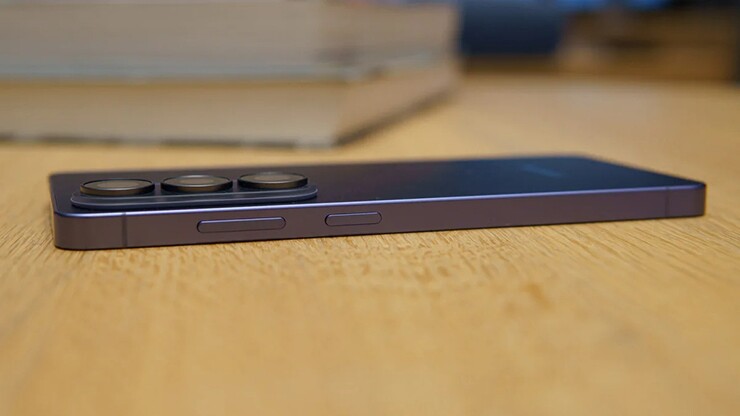 Galaxy S26 Ultra có độ dày 7,9 mm và nặng 214 gram.