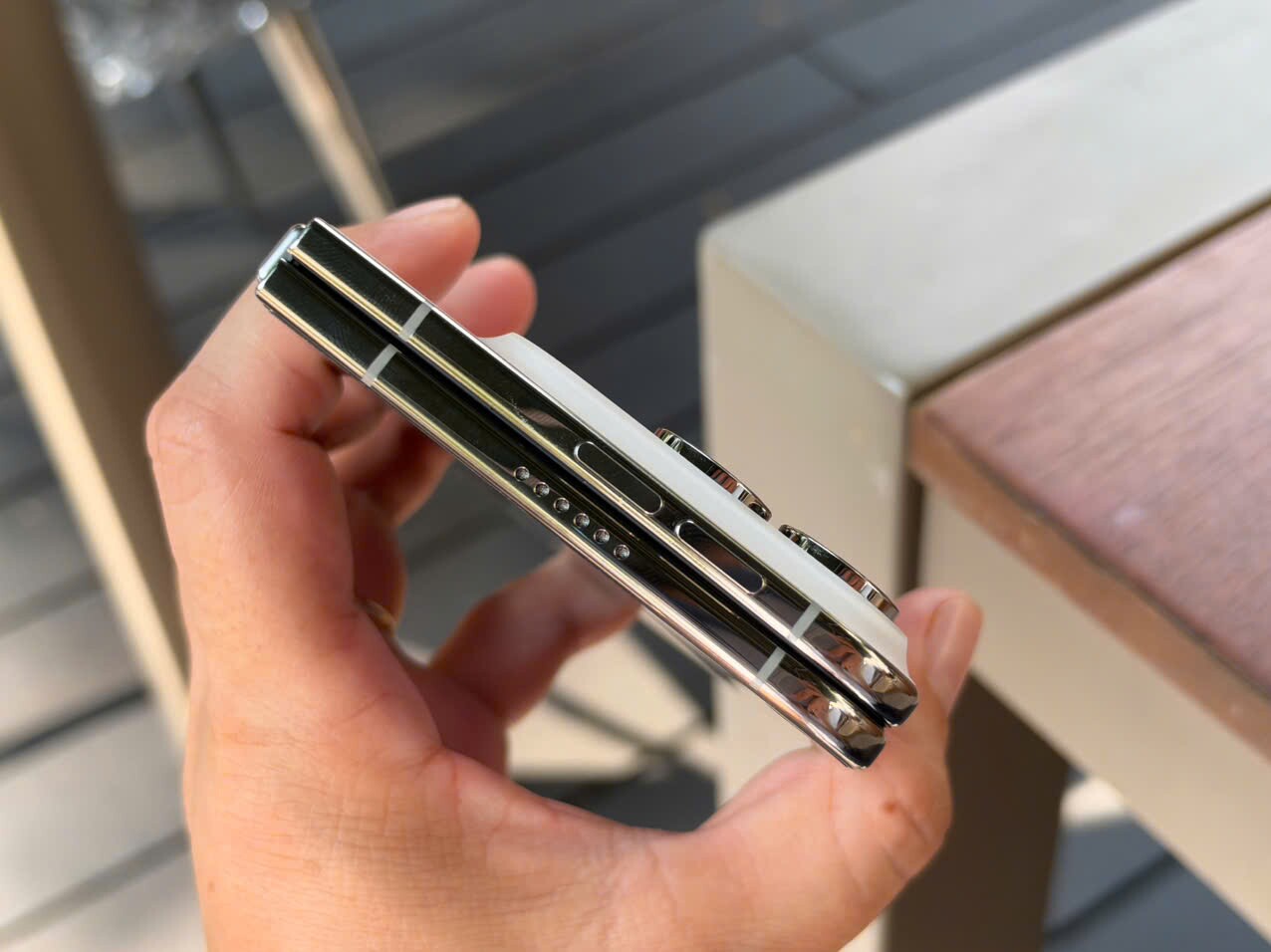 Cận cảnh iPhone Duo.