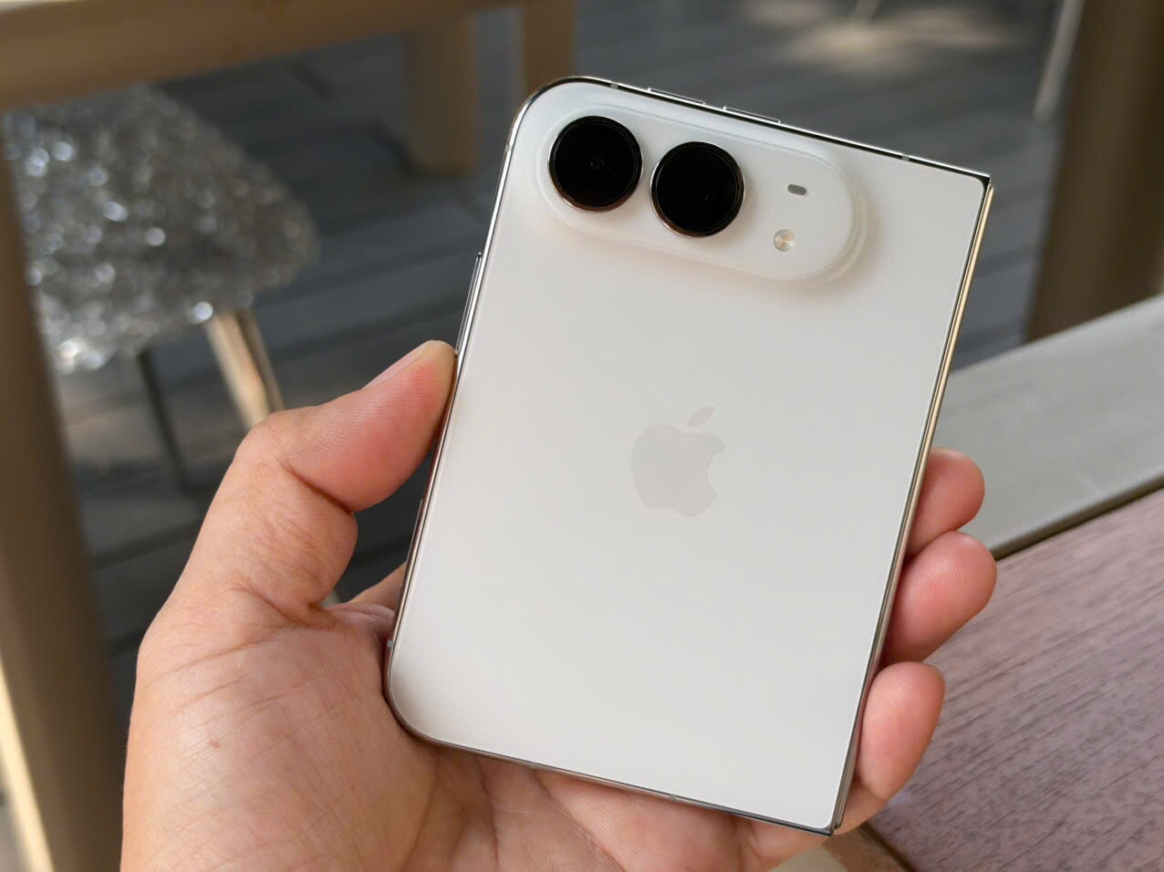 Cận cảnh iPhone Duo.
