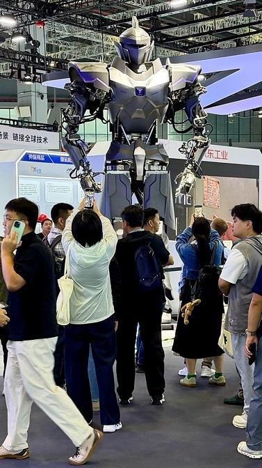 Robot ảnh 2 Robot ảnh 2