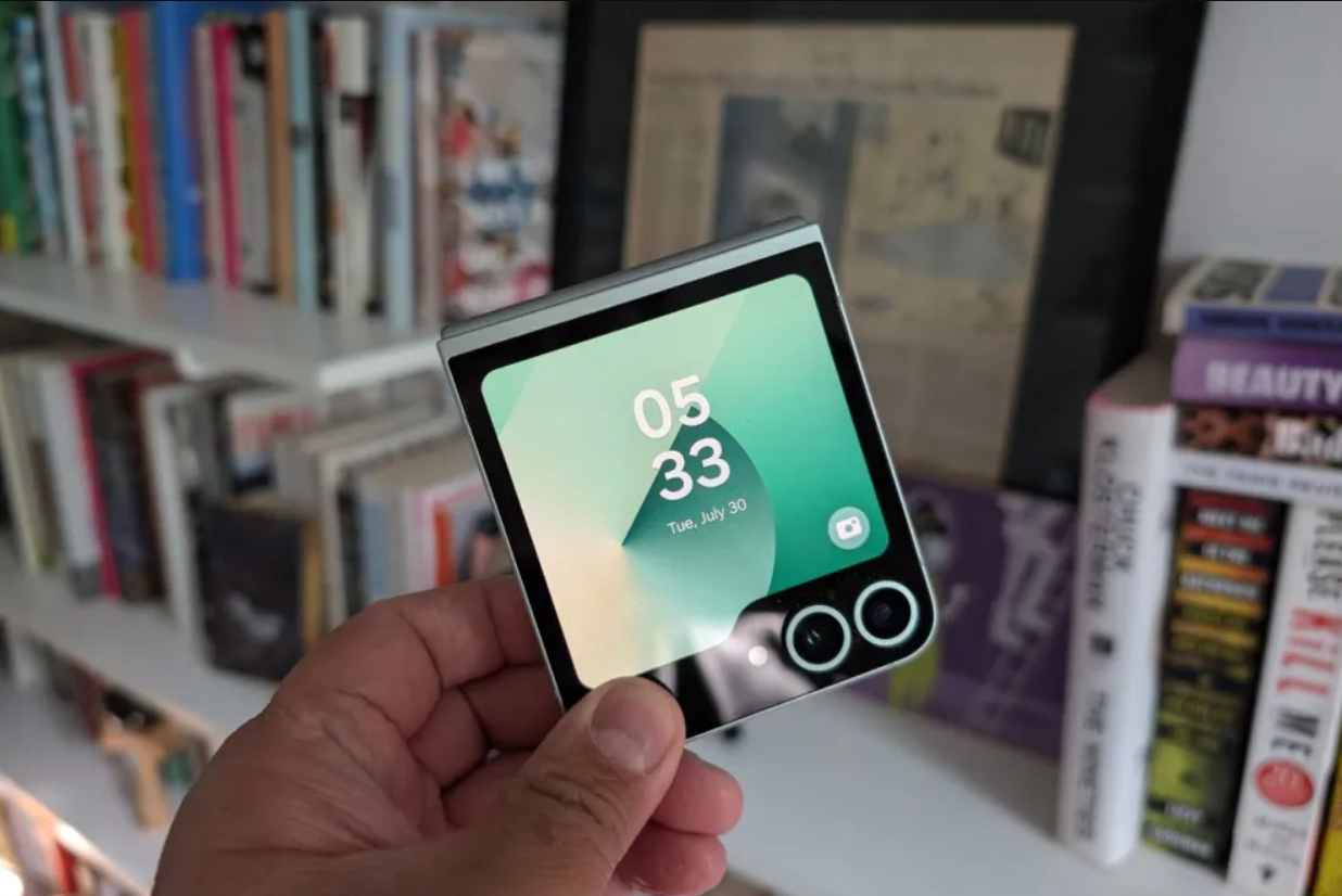 Samsung Galaxy Z Flip6.