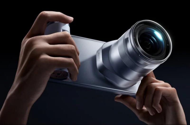 Huawei Mate 90 Pro Max hỗ trợ kết nối phụ kiện ngoài để chụp ảnh zoom 10x.