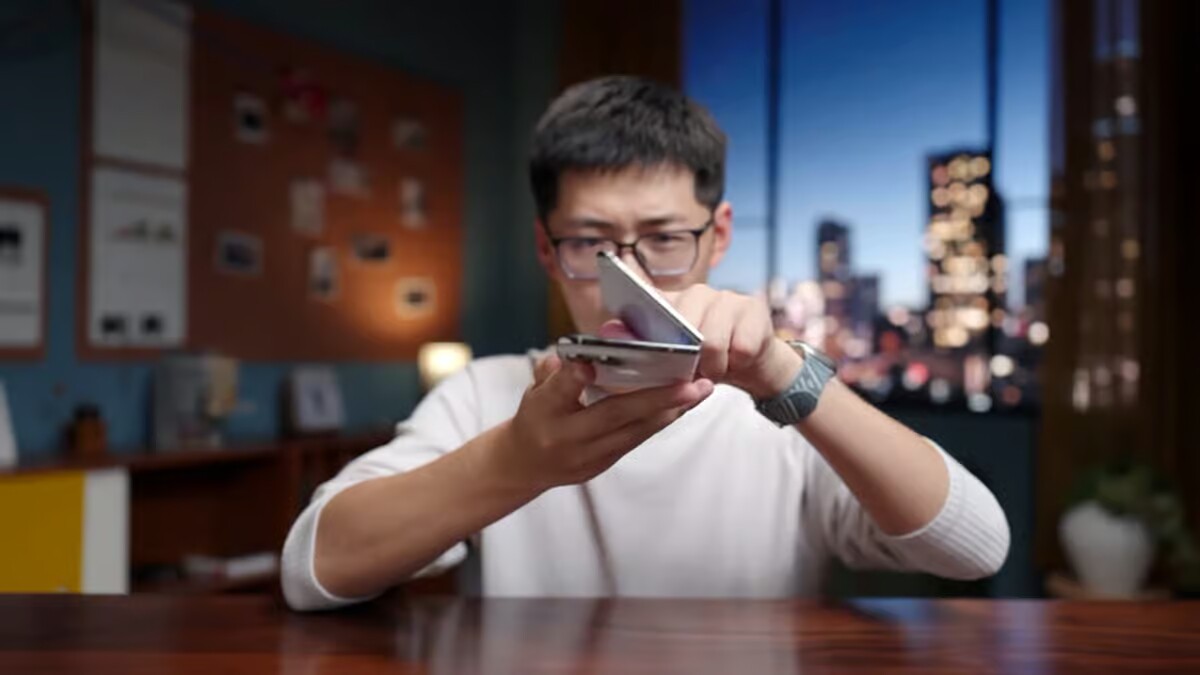 Tim Pan muốn kiểm tra độ bền màn hình gập của iPhone Duo.